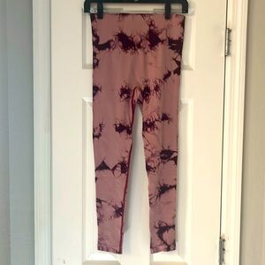 NWOT Dark Red/Pink Size Medium Tie Dye Leggings